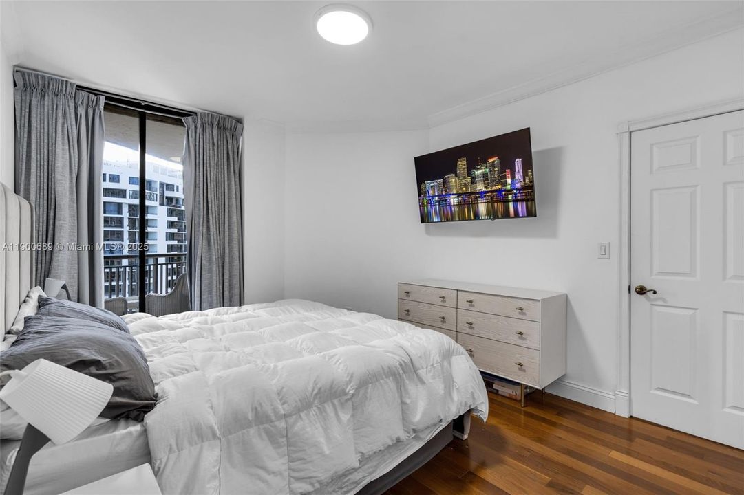 For Sale: $389,900 (1 beds, 1 baths, 690 Square Feet)