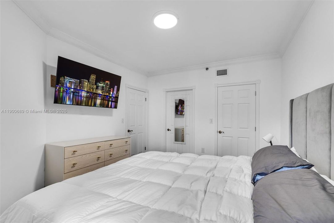 For Sale: $389,900 (1 beds, 1 baths, 690 Square Feet)