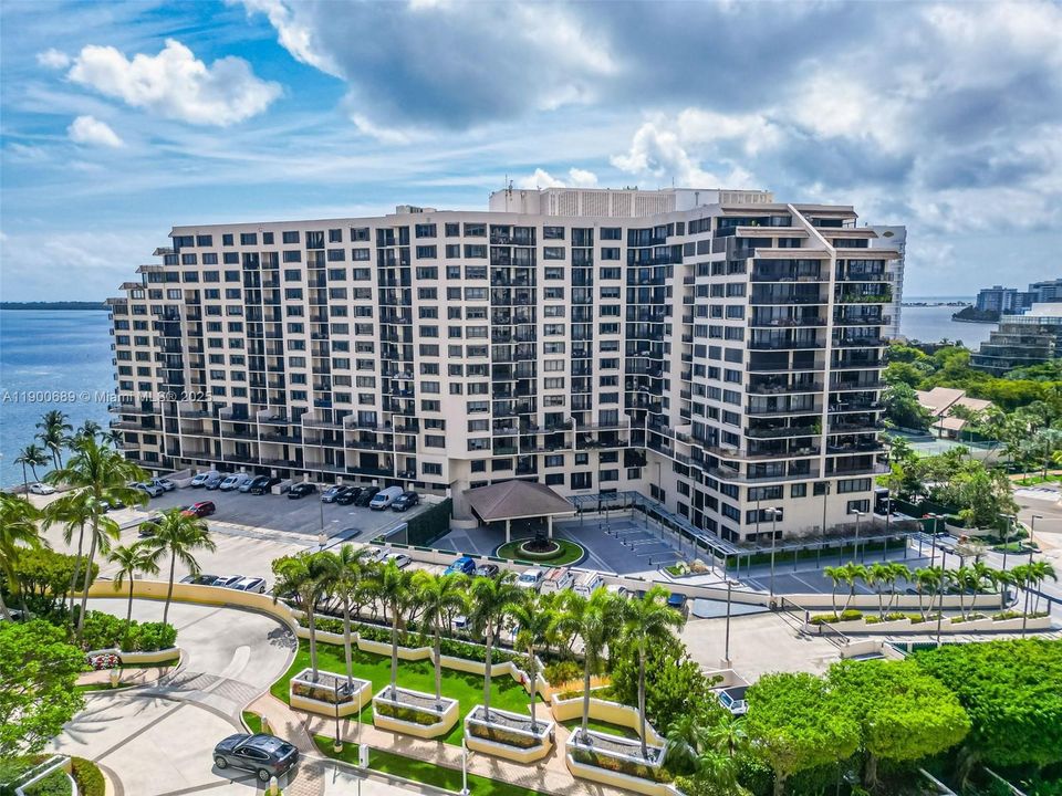 For Sale: $389,900 (1 beds, 1 baths, 690 Square Feet)