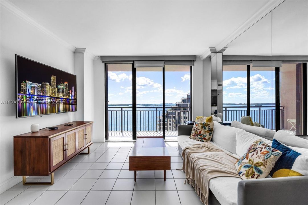 For Sale: $389,900 (1 beds, 1 baths, 690 Square Feet)