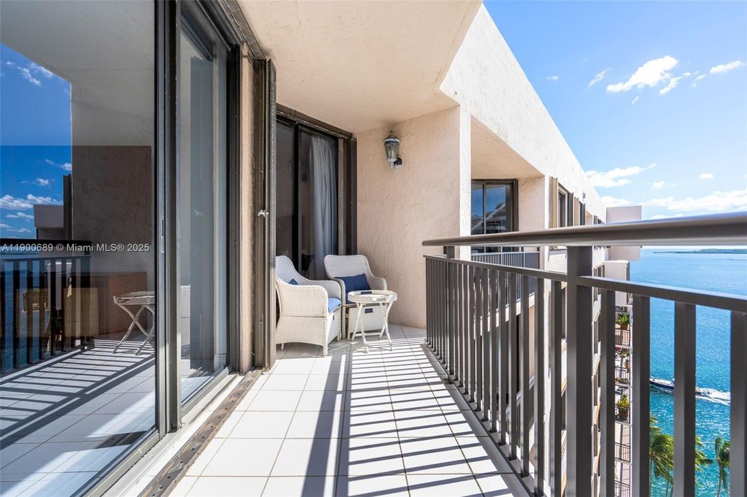 For Sale: $389,900 (1 beds, 1 baths, 690 Square Feet)