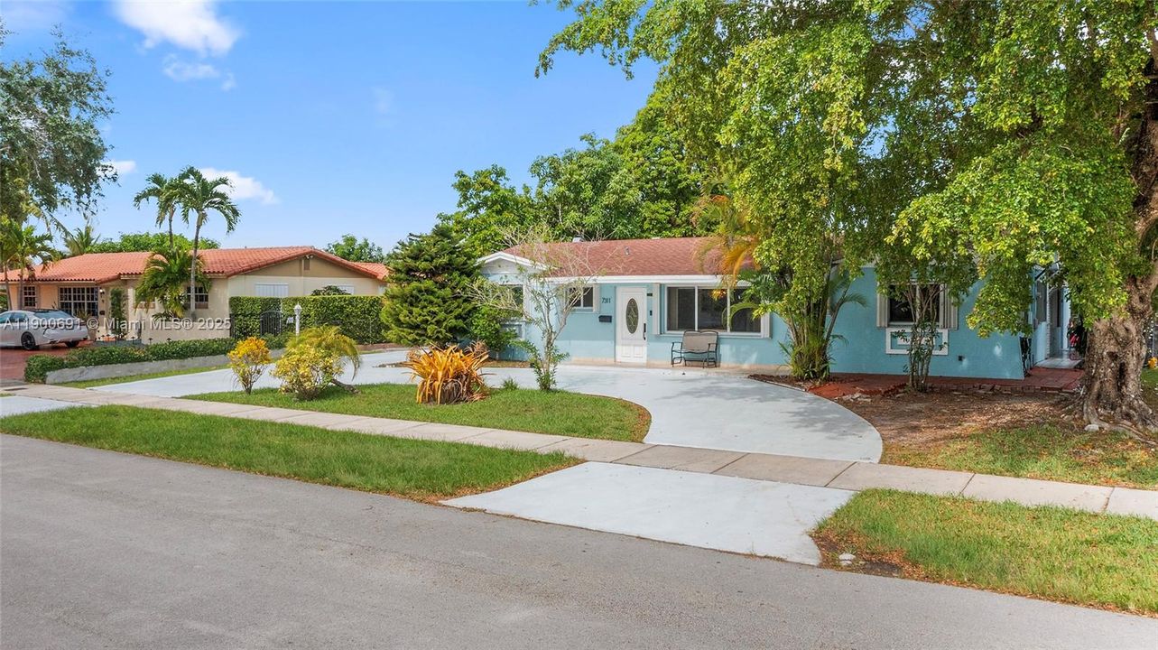 For Sale: $789,900 (4 beds, 2 baths, 2242 Square Feet)