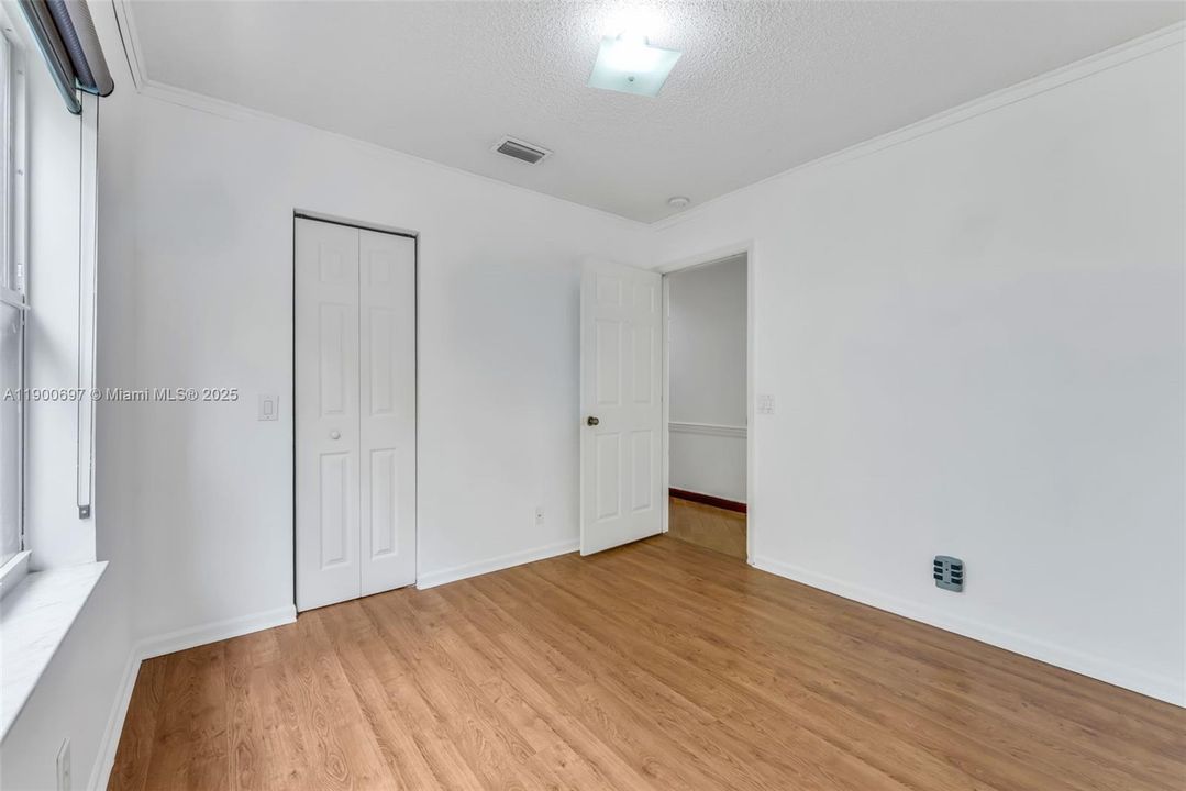 Под контрактом: $799,000 (4 спален, 2 ванн, 1915 Квадратных фут)