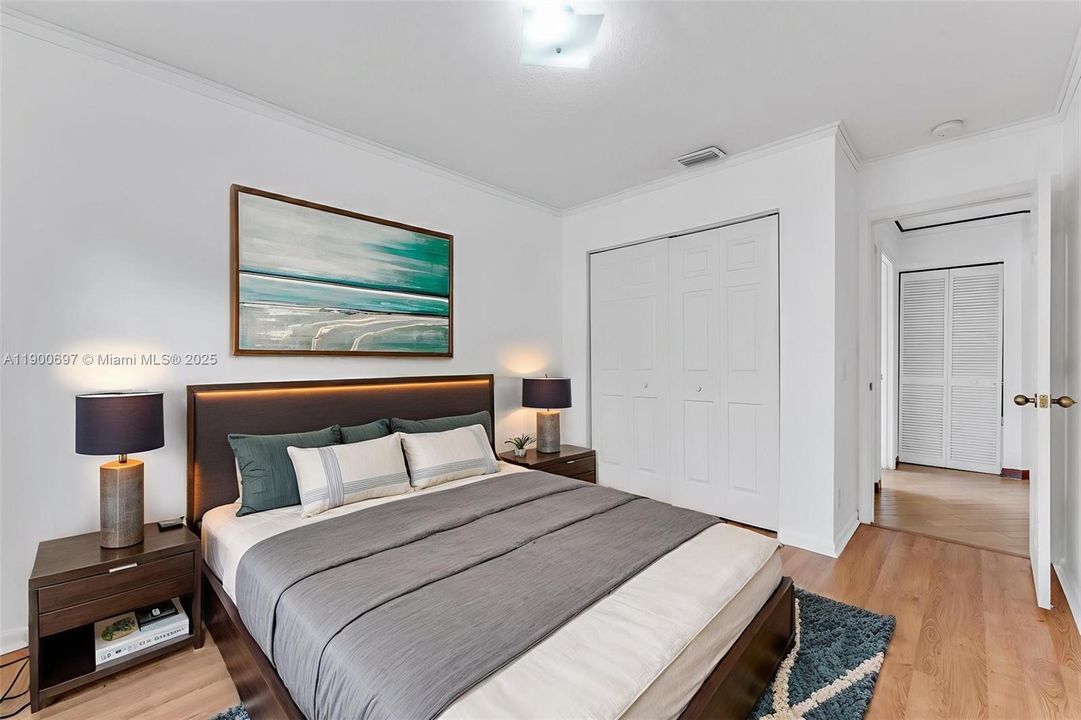 Под контрактом: $799,000 (4 спален, 2 ванн, 1915 Квадратных фут)