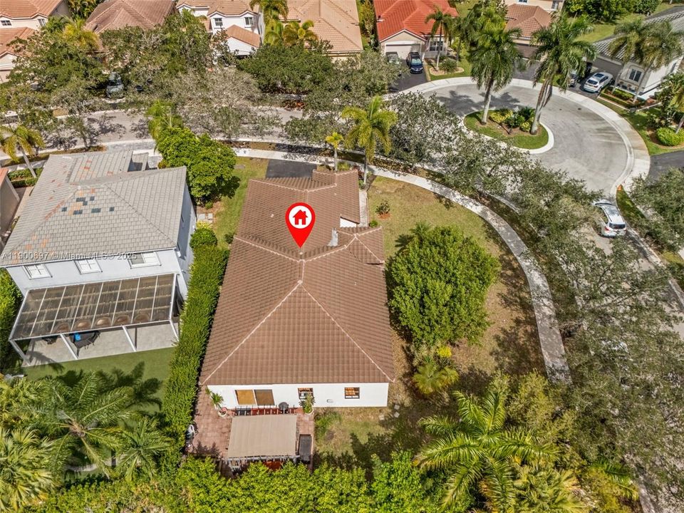 Под контрактом: $799,000 (4 спален, 2 ванн, 1915 Квадратных фут)