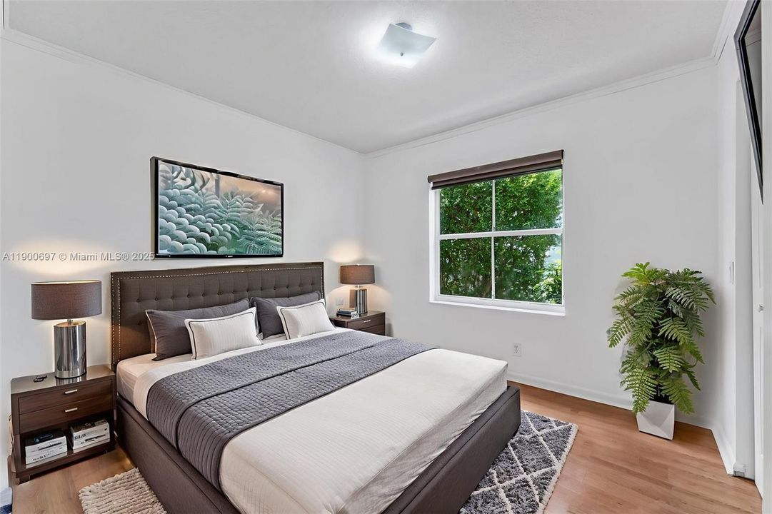 Под контрактом: $799,000 (4 спален, 2 ванн, 1915 Квадратных фут)