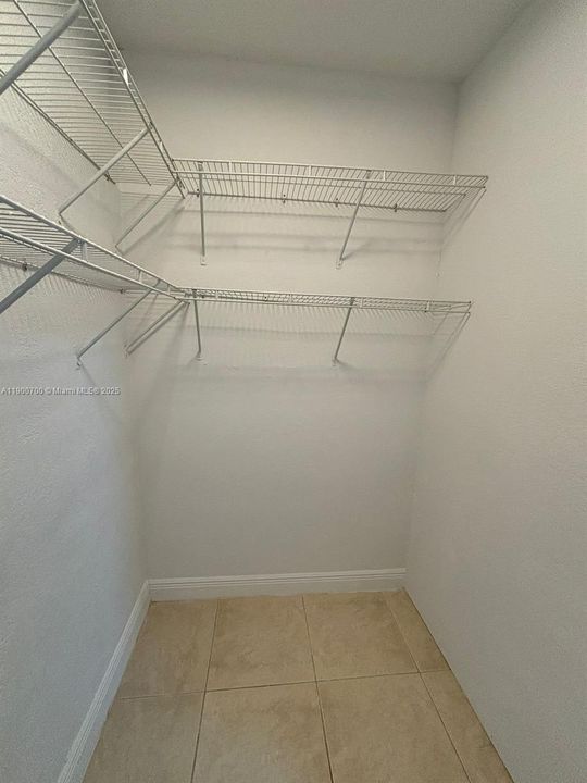 Recently Rented: $1,890 (1 beds, 1 baths, 570 Square Feet)