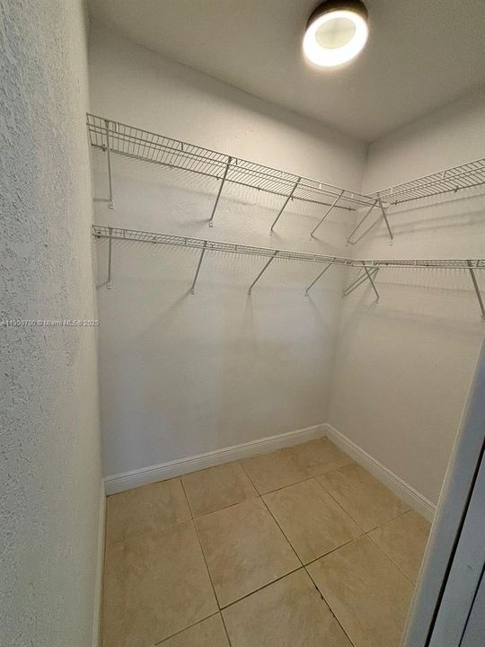 Recently Rented: $1,890 (1 beds, 1 baths, 570 Square Feet)