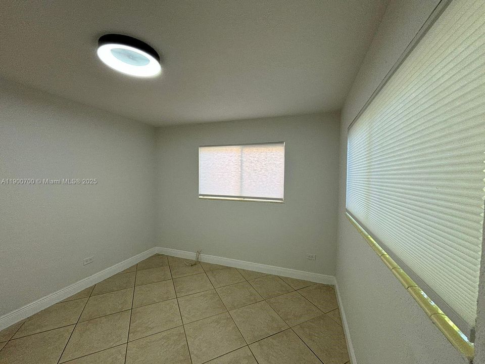 Recently Rented: $1,890 (1 beds, 1 baths, 570 Square Feet)