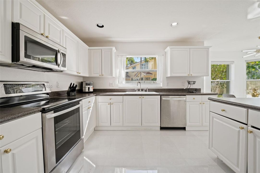 For Sale: $890,000 (5 beds, 3 baths, 3417 Square Feet)