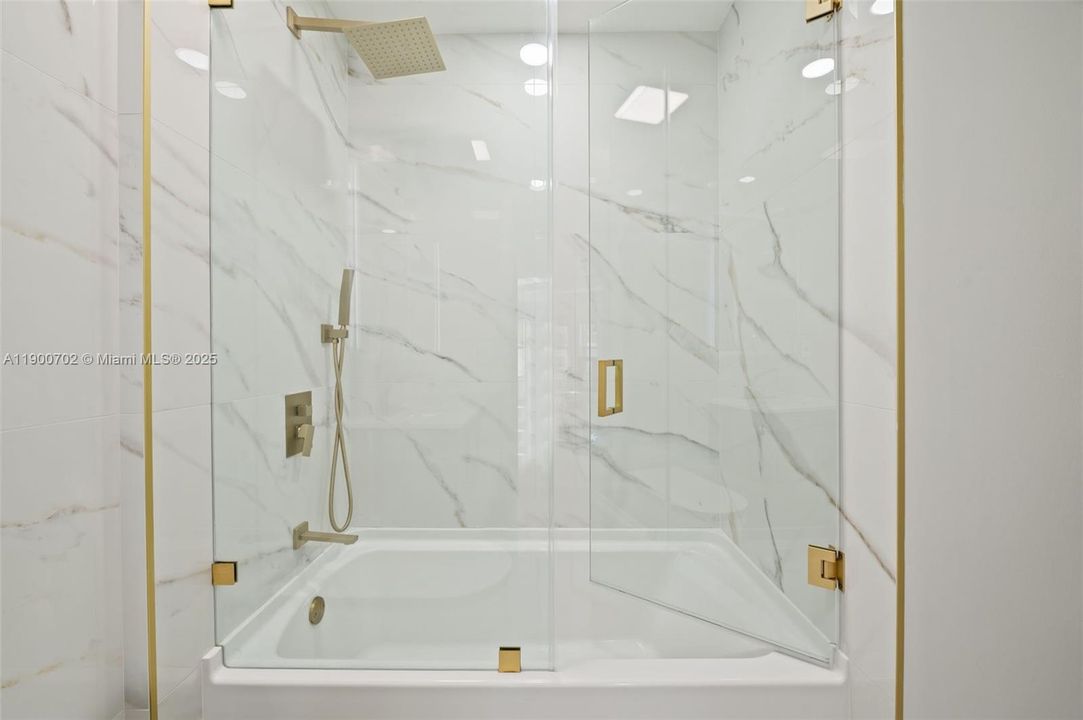 For Sale: $890,000 (5 beds, 3 baths, 3417 Square Feet)