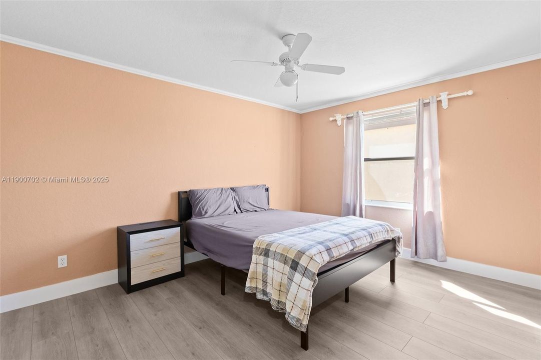 For Sale: $890,000 (5 beds, 3 baths, 3417 Square Feet)