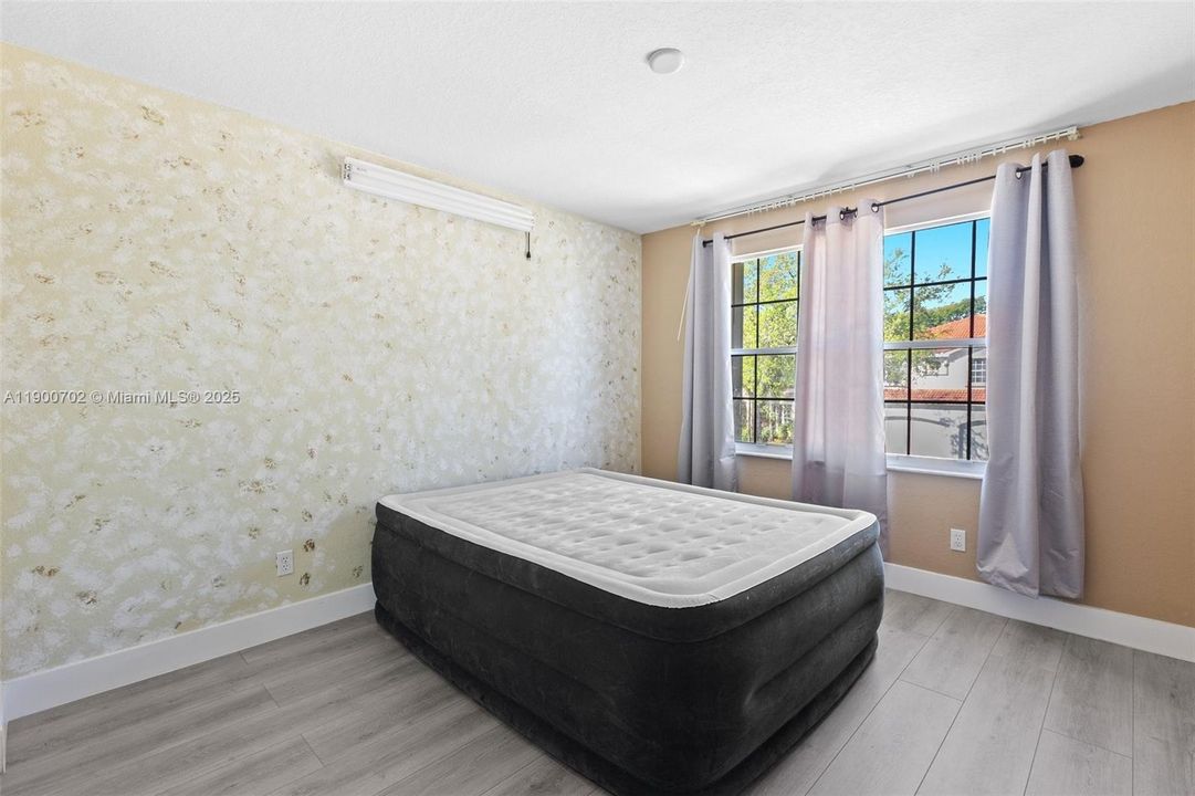 For Sale: $890,000 (5 beds, 3 baths, 3417 Square Feet)