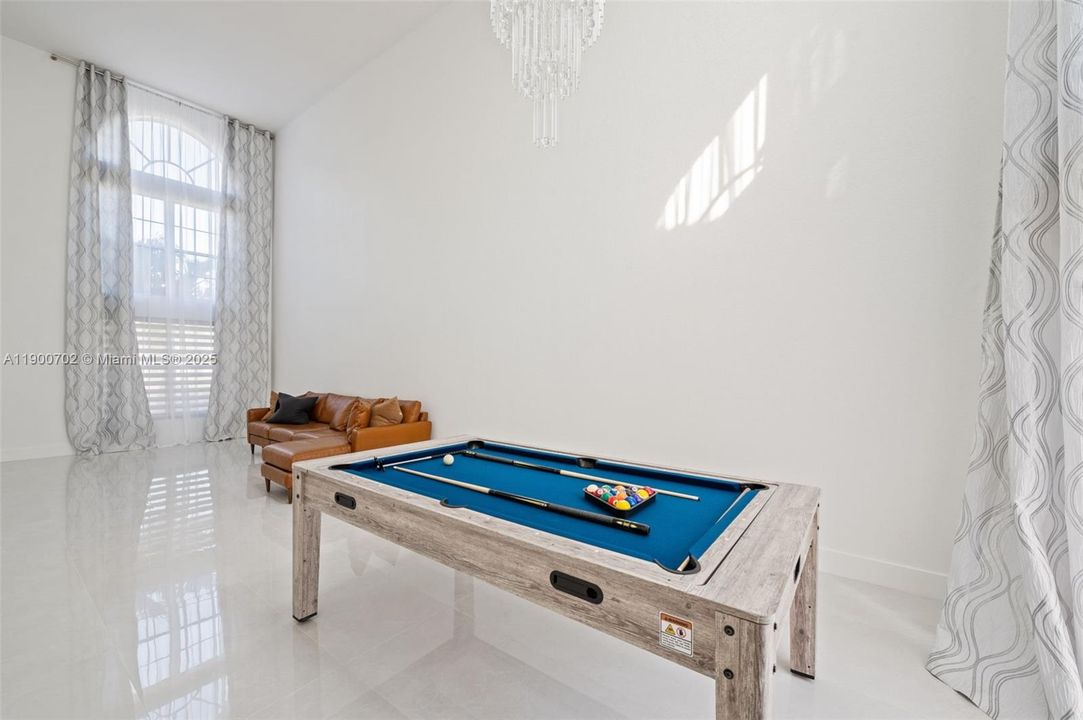 For Sale: $890,000 (5 beds, 3 baths, 3417 Square Feet)