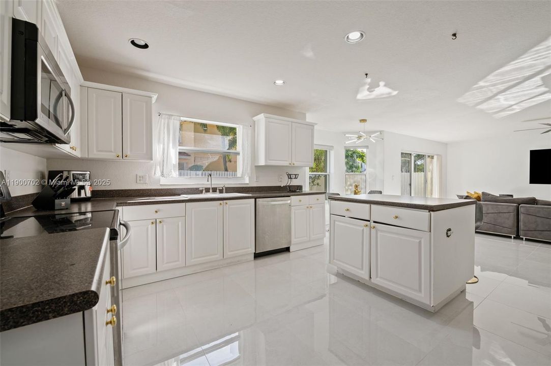 For Sale: $890,000 (5 beds, 3 baths, 3417 Square Feet)