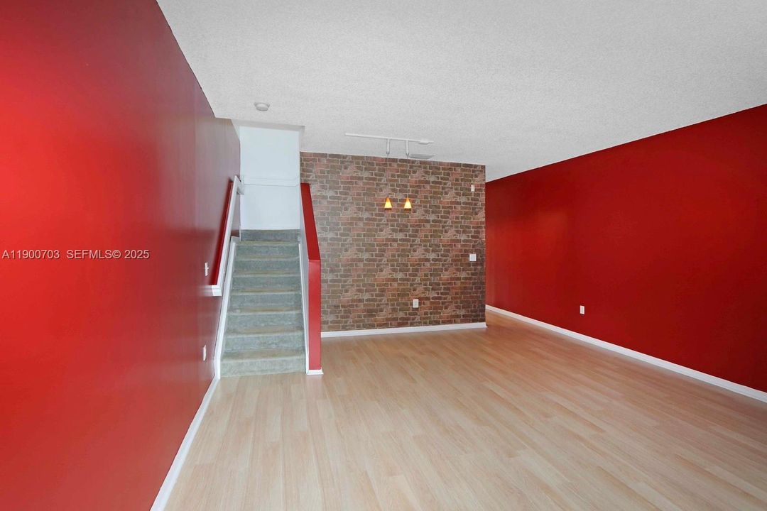 В аренду: $2,250 (2 спален, 2 ванн, 1370 Квадратных фут)