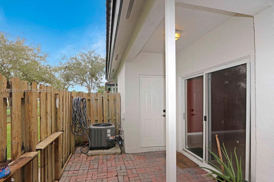 В аренду: $2,250 (2 спален, 2 ванн, 1370 Квадратных фут)