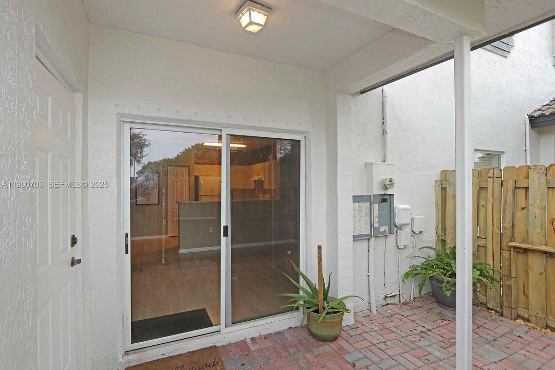 В аренду: $2,250 (2 спален, 2 ванн, 1370 Квадратных фут)