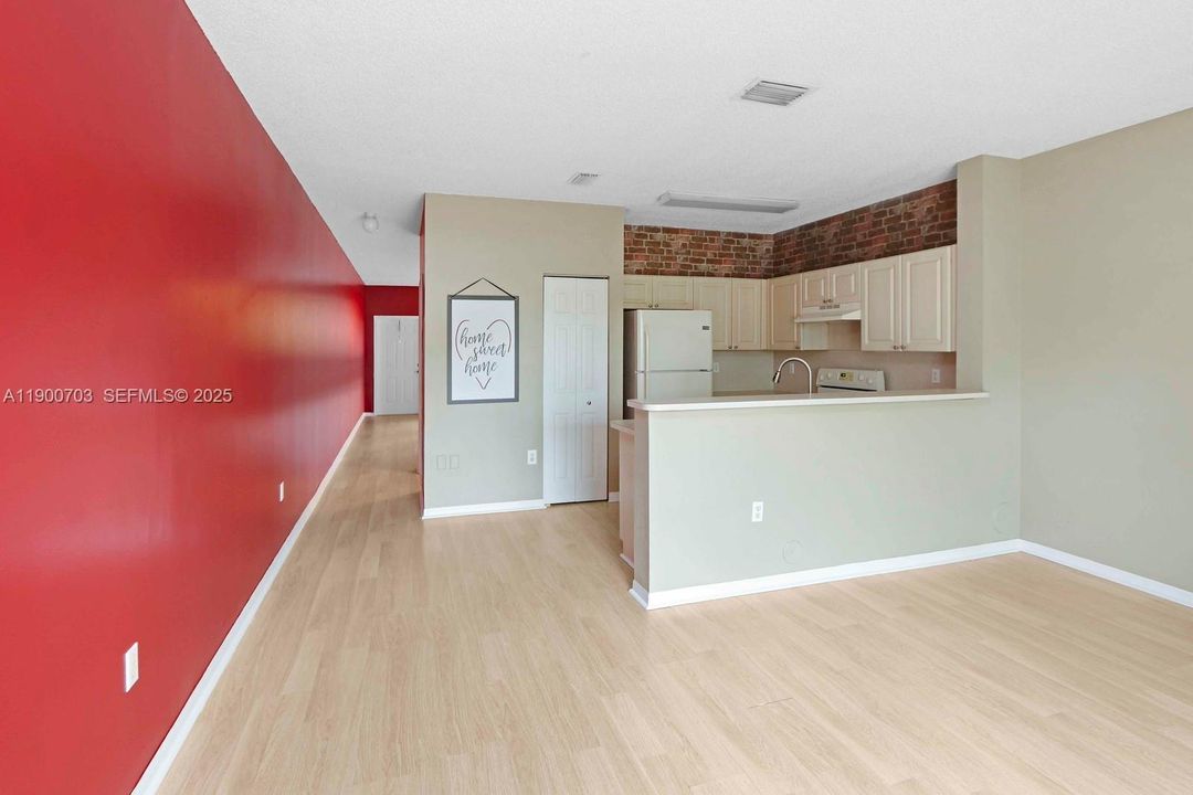 В аренду: $2,250 (2 спален, 2 ванн, 1370 Квадратных фут)