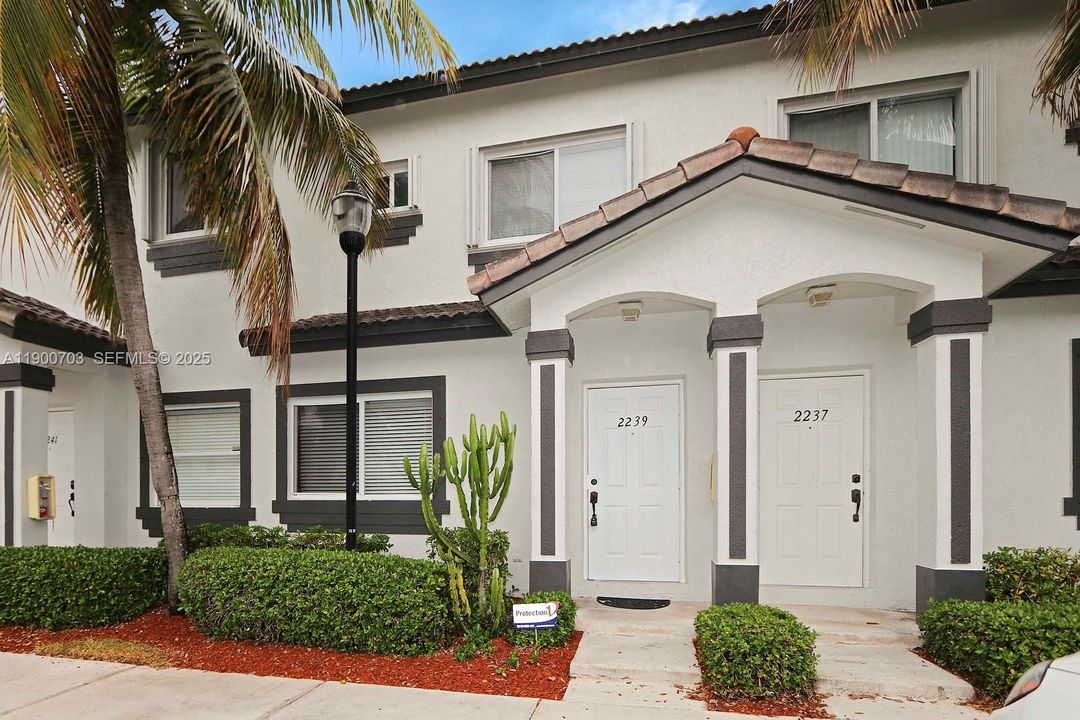 В аренду: $2,250 (2 спален, 2 ванн, 1370 Квадратных фут)