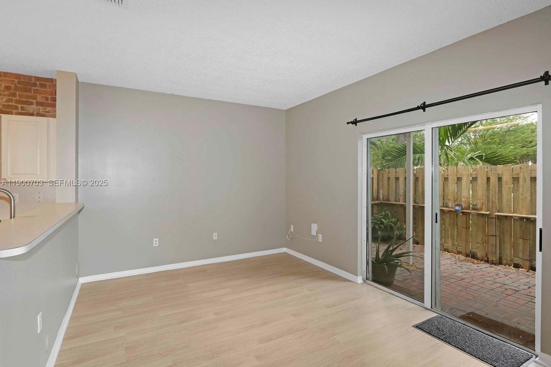 В аренду: $2,250 (2 спален, 2 ванн, 1370 Квадратных фут)