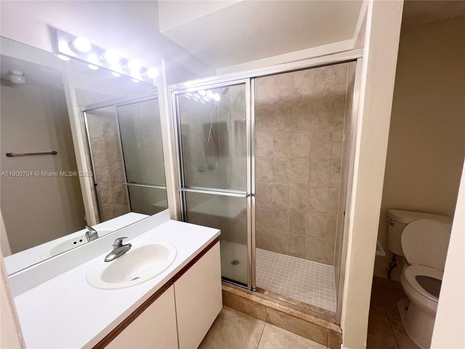 Recently Rented: $2,350 (3 beds, 2 baths, 974 Square Feet)