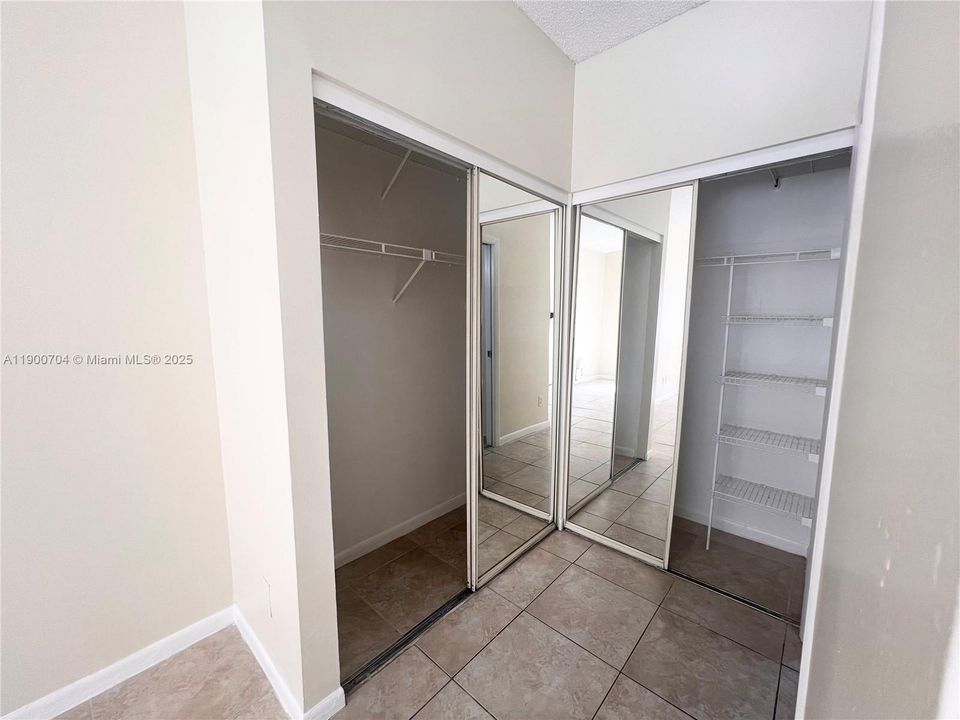 Recently Rented: $2,350 (3 beds, 2 baths, 974 Square Feet)