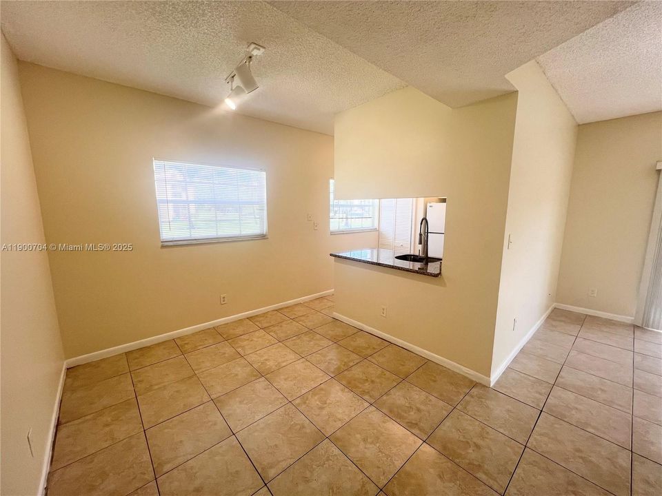 Recently Rented: $2,350 (3 beds, 2 baths, 974 Square Feet)