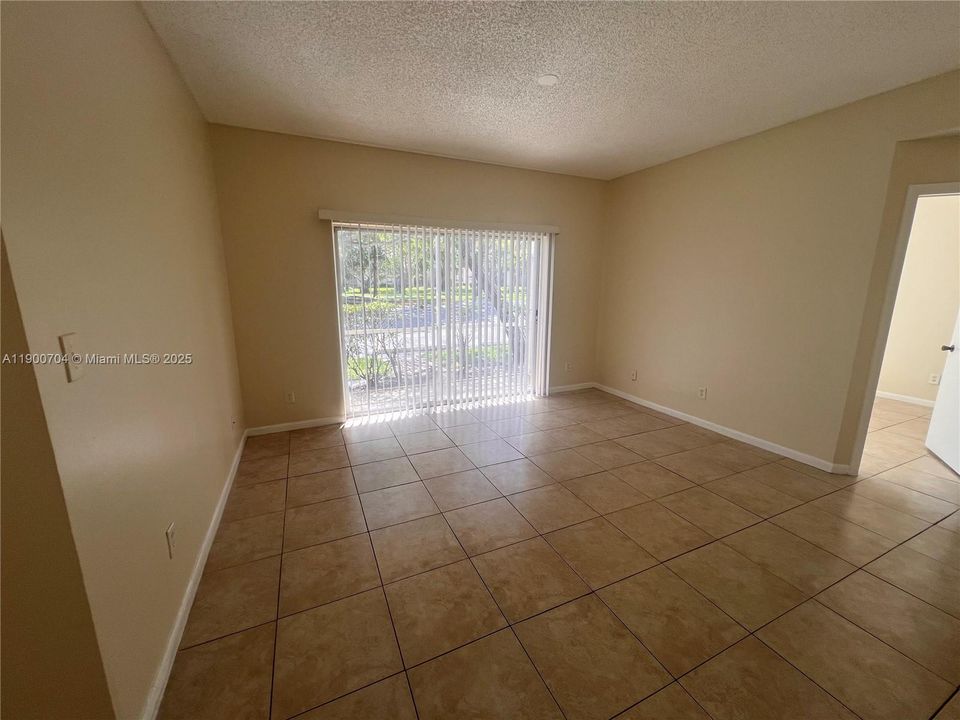 Recently Rented: $2,350 (3 beds, 2 baths, 974 Square Feet)