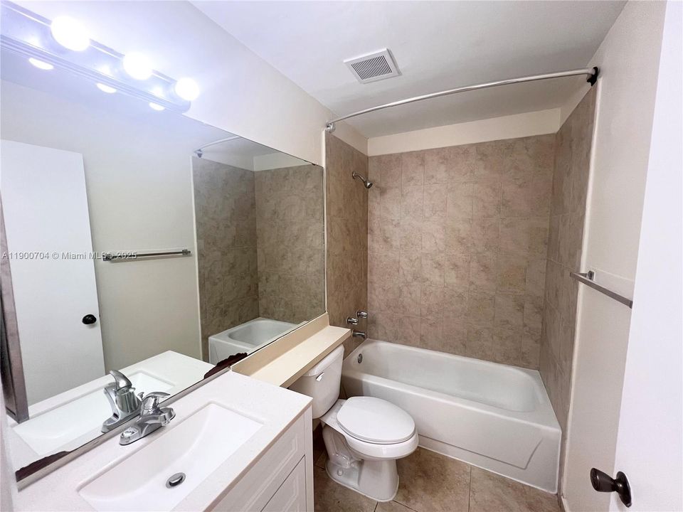 Recently Rented: $2,350 (3 beds, 2 baths, 974 Square Feet)