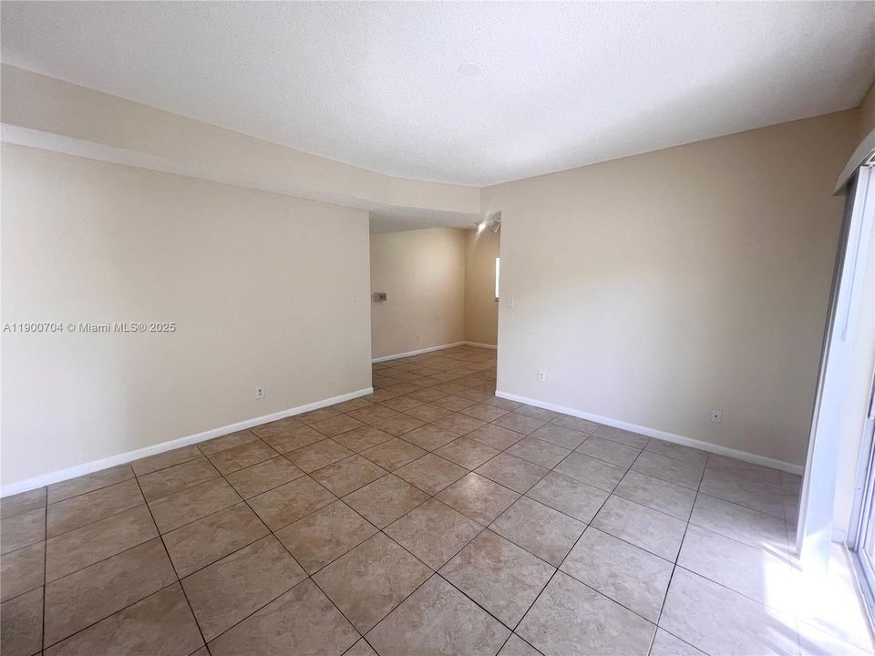 Recently Rented: $2,350 (3 beds, 2 baths, 974 Square Feet)