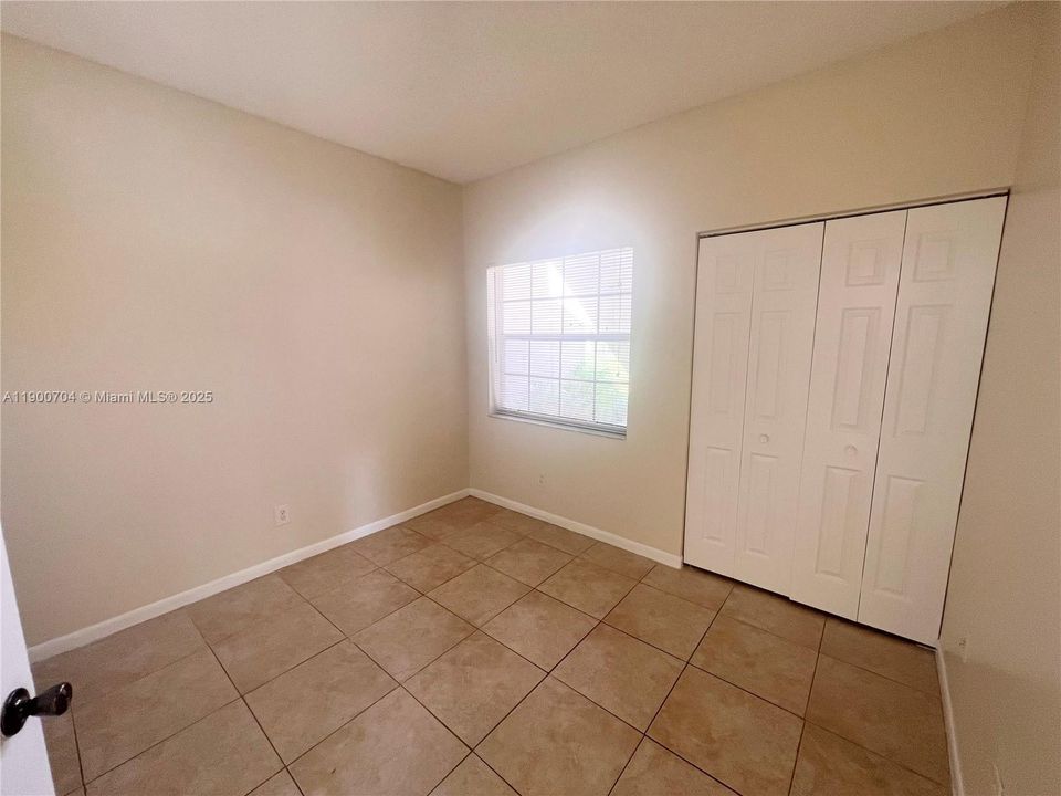 Recently Rented: $2,350 (3 beds, 2 baths, 974 Square Feet)