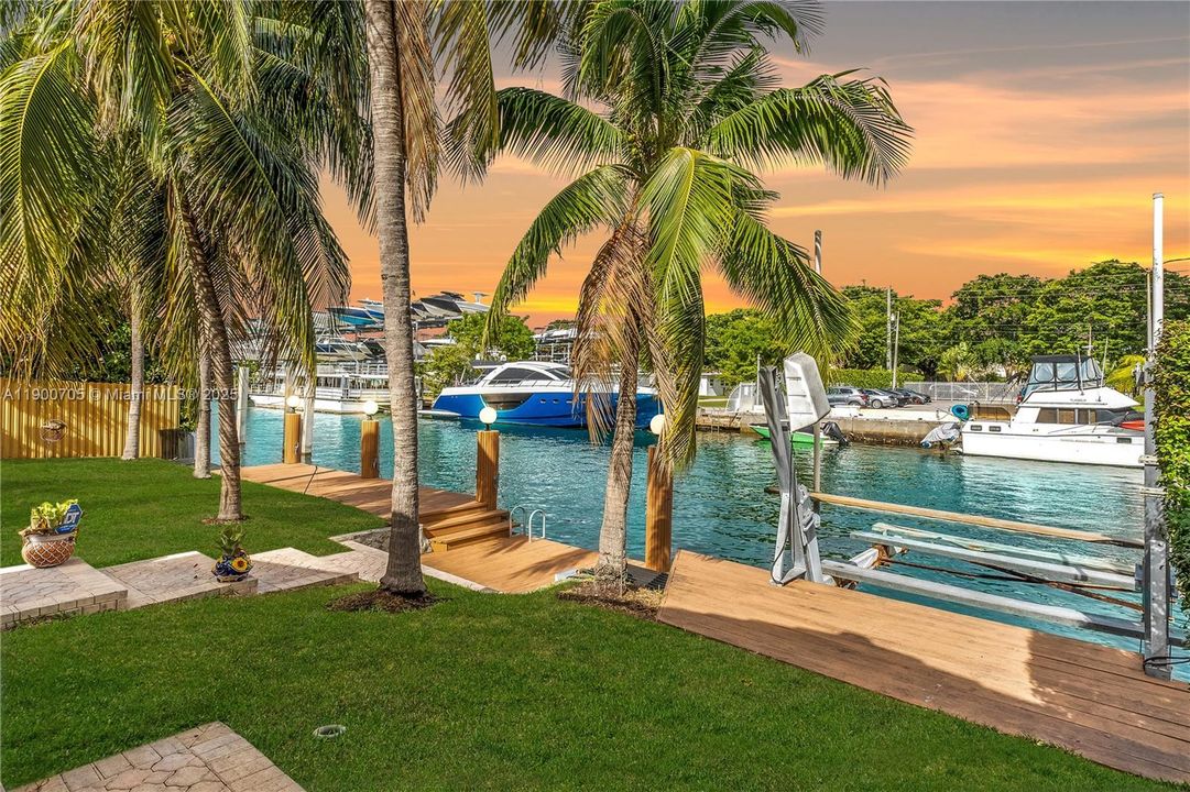 For Rent: $10,500 (4 beds, 3 baths, 2655 Square Feet)