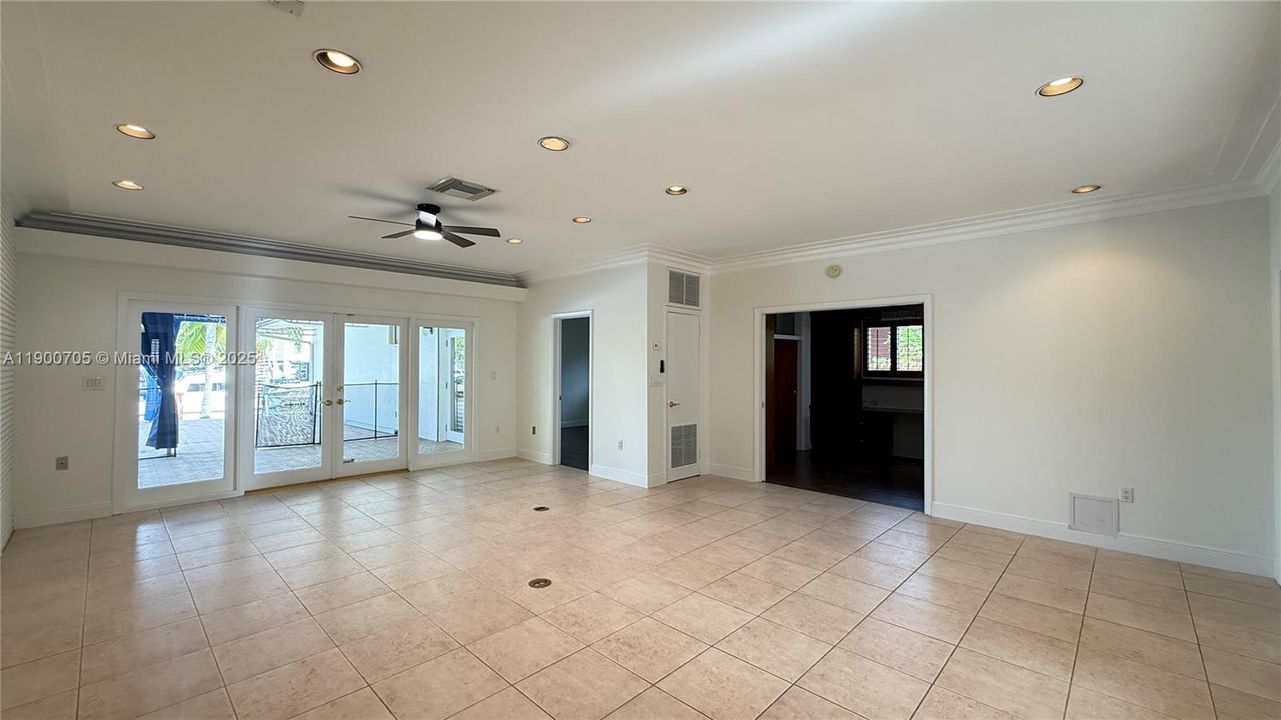 For Rent: $10,500 (4 beds, 3 baths, 2655 Square Feet)