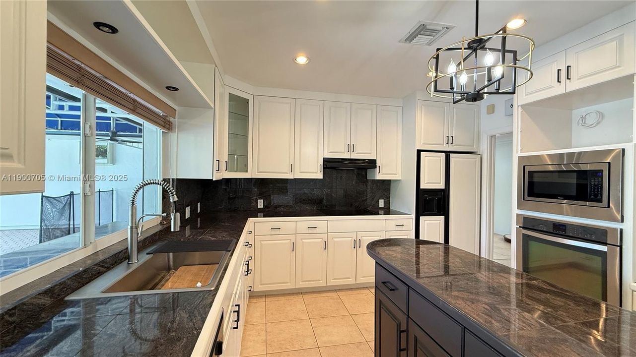 For Rent: $10,500 (4 beds, 3 baths, 2655 Square Feet)