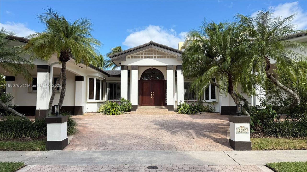 For Rent: $10,500 (4 beds, 3 baths, 2655 Square Feet)