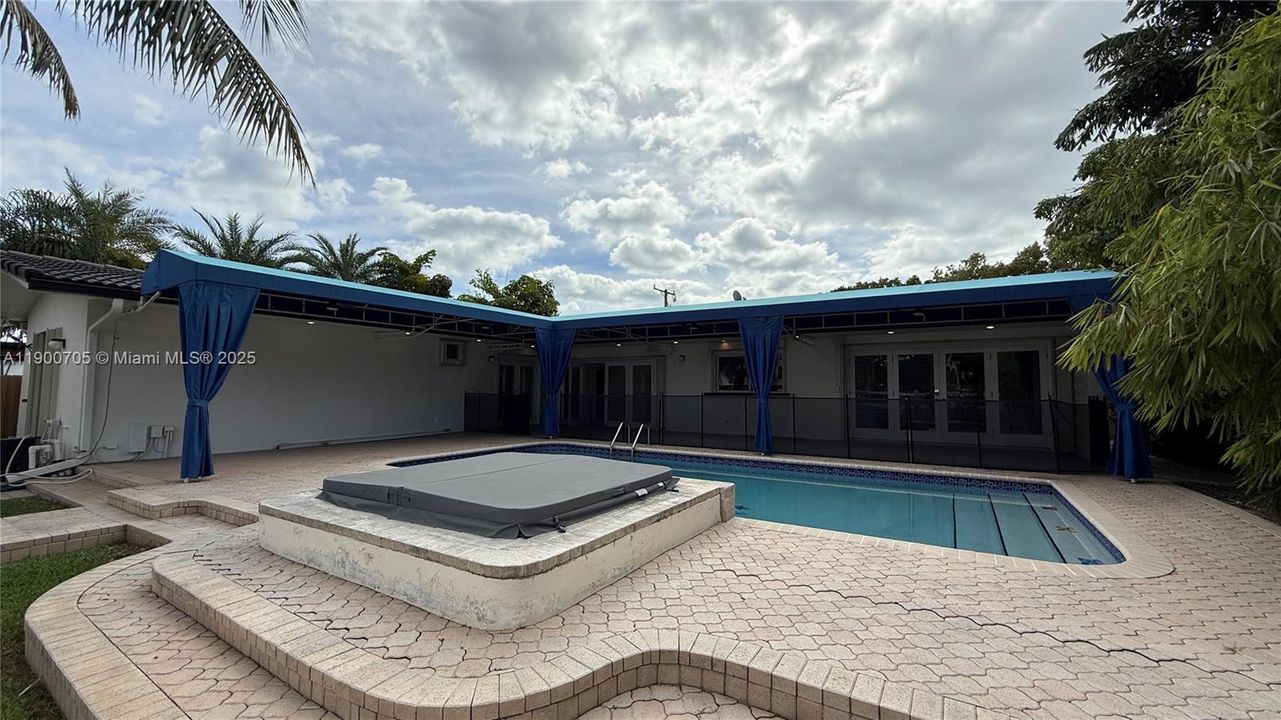 For Rent: $10,500 (4 beds, 3 baths, 2655 Square Feet)