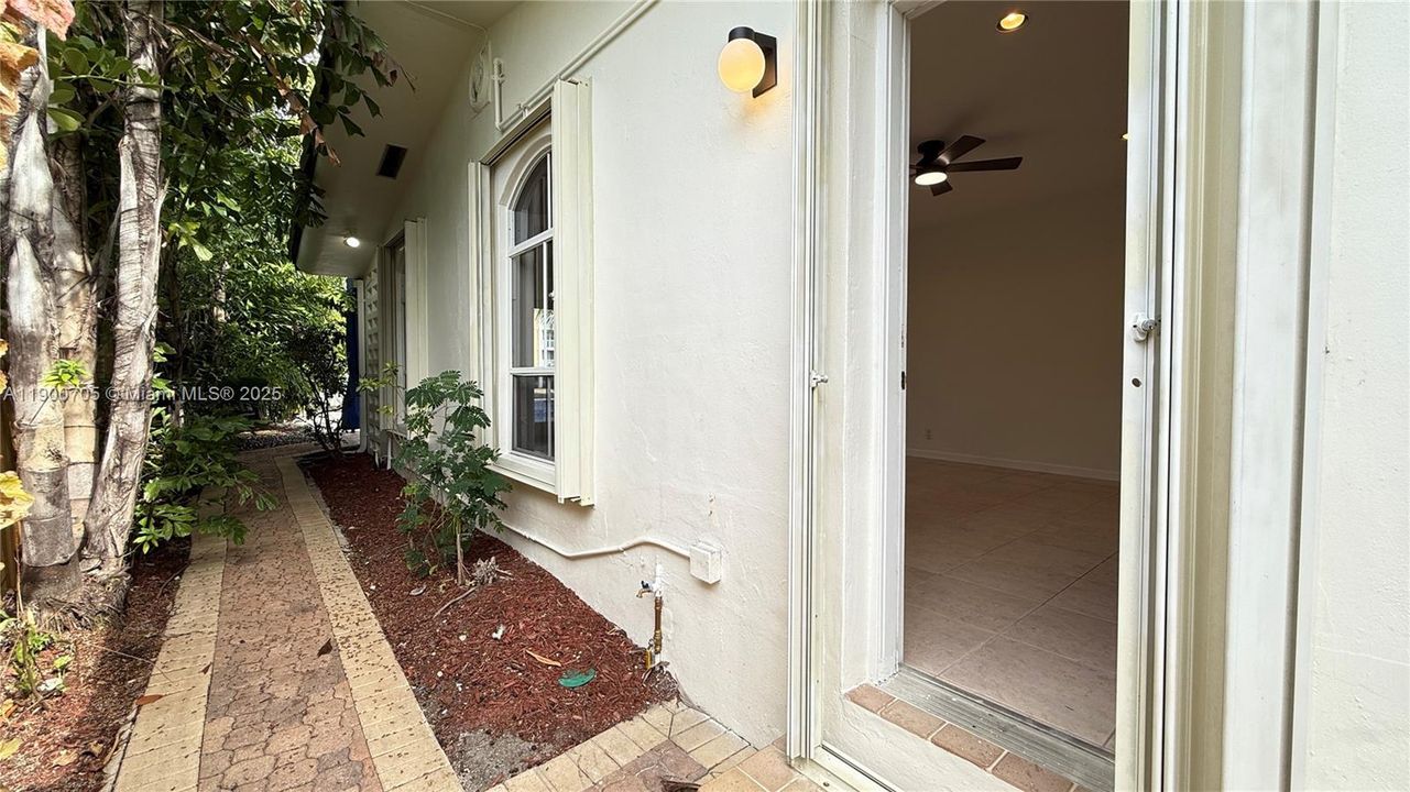 For Rent: $10,500 (4 beds, 3 baths, 2655 Square Feet)