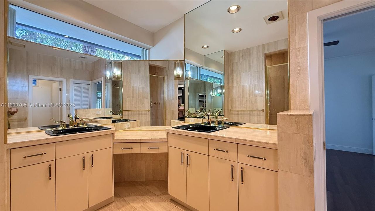 For Rent: $10,500 (4 beds, 3 baths, 2655 Square Feet)