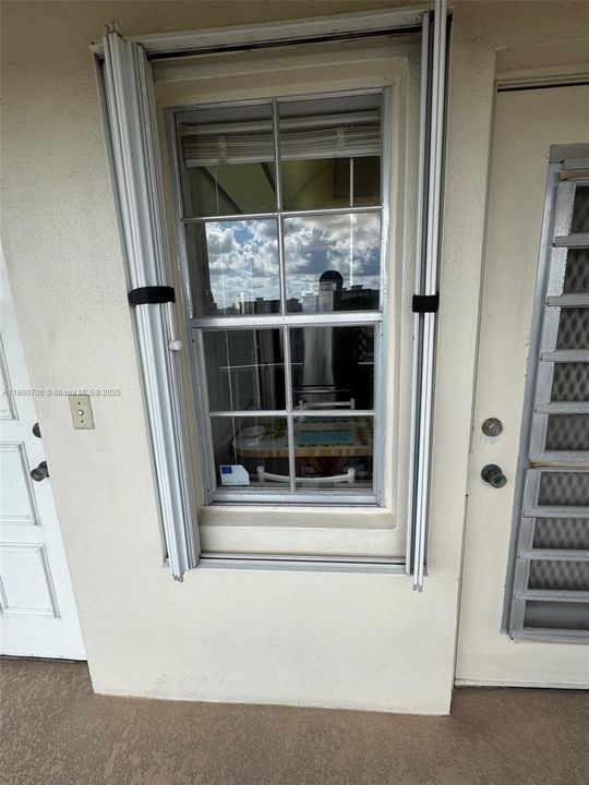 合同活跃: $179,990 (2 贝兹, 2 浴室, 1064 平方英尺)