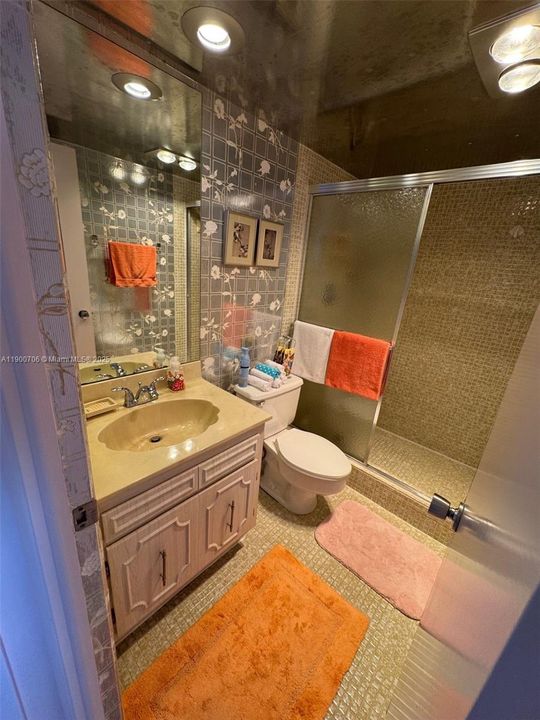 合同活跃: $179,990 (2 贝兹, 2 浴室, 1064 平方英尺)