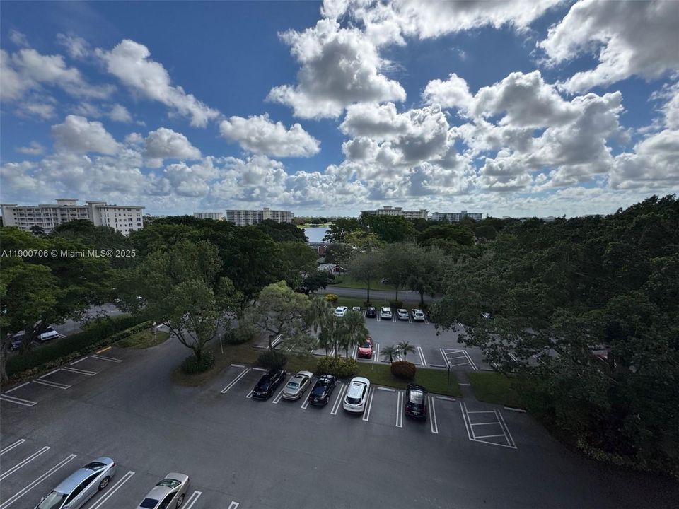 合同活跃: $179,990 (2 贝兹, 2 浴室, 1064 平方英尺)