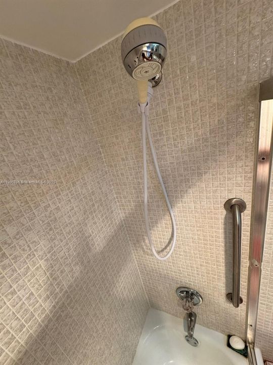 合同活跃: $179,990 (2 贝兹, 2 浴室, 1064 平方英尺)