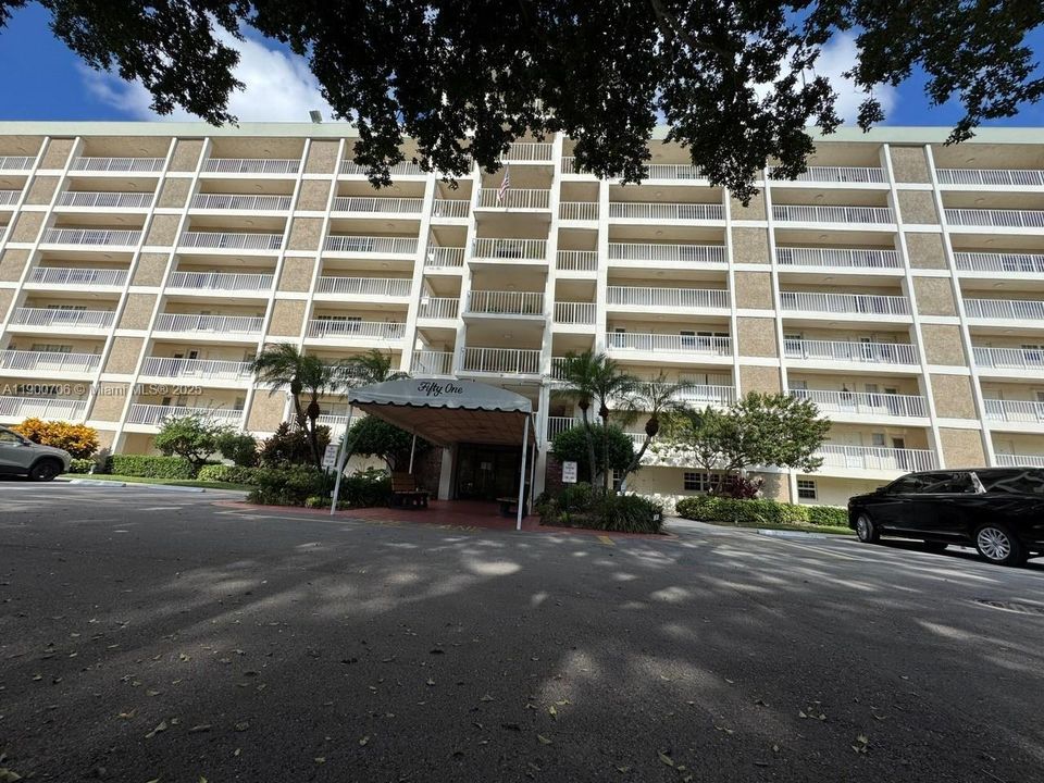 合同活跃: $179,990 (2 贝兹, 2 浴室, 1064 平方英尺)