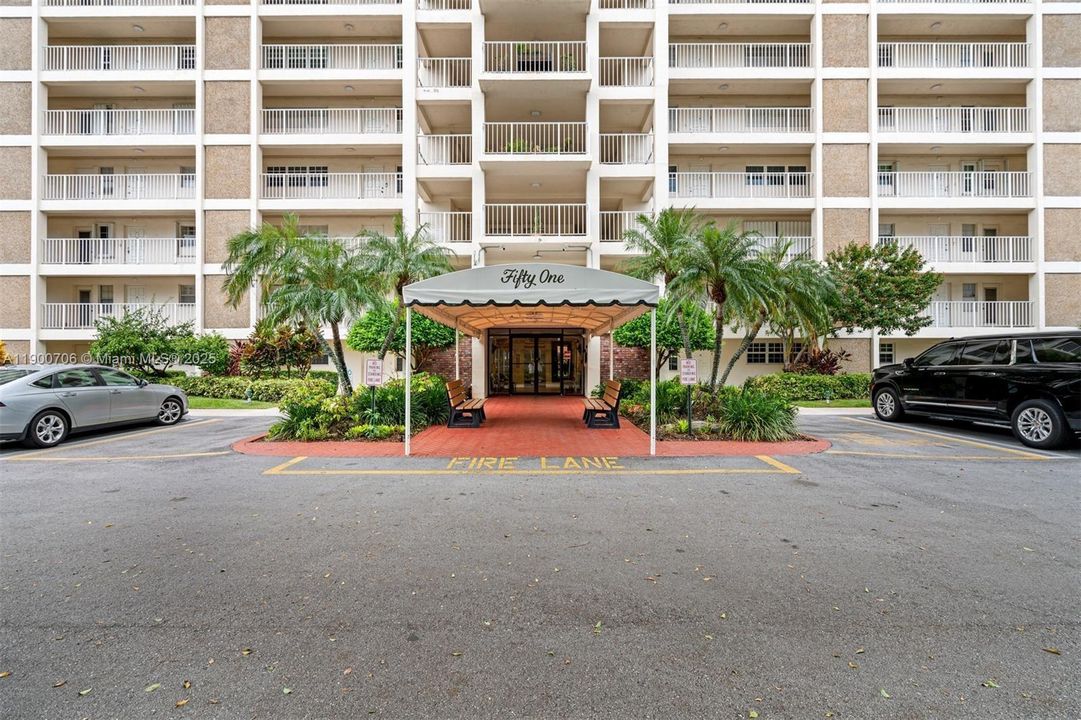 合同活跃: $179,990 (2 贝兹, 2 浴室, 1064 平方英尺)