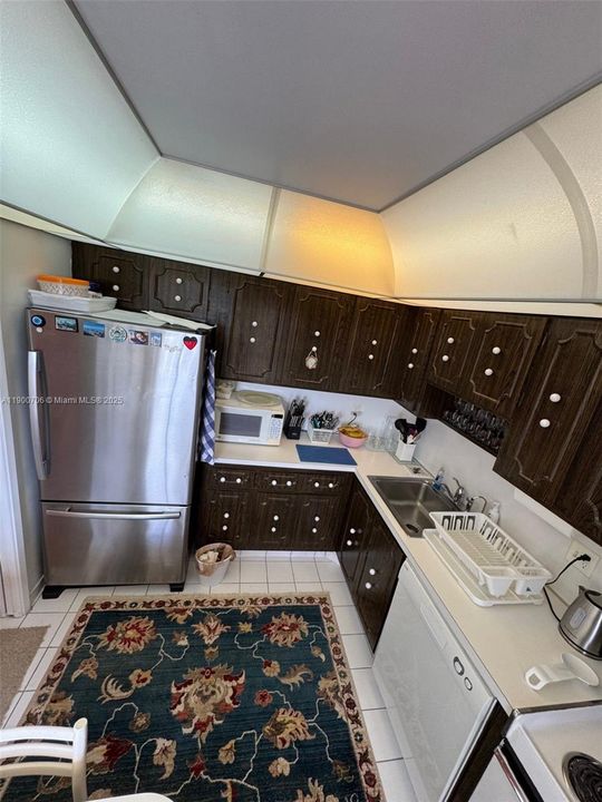 合同活跃: $179,990 (2 贝兹, 2 浴室, 1064 平方英尺)