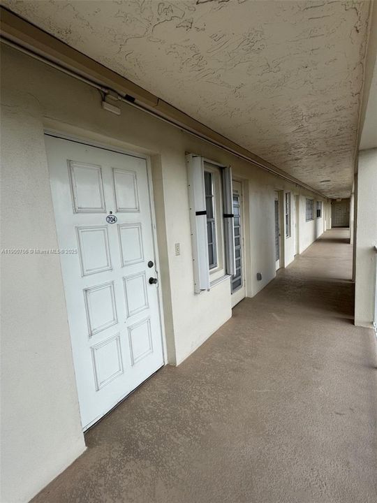 合同活跃: $179,990 (2 贝兹, 2 浴室, 1064 平方英尺)