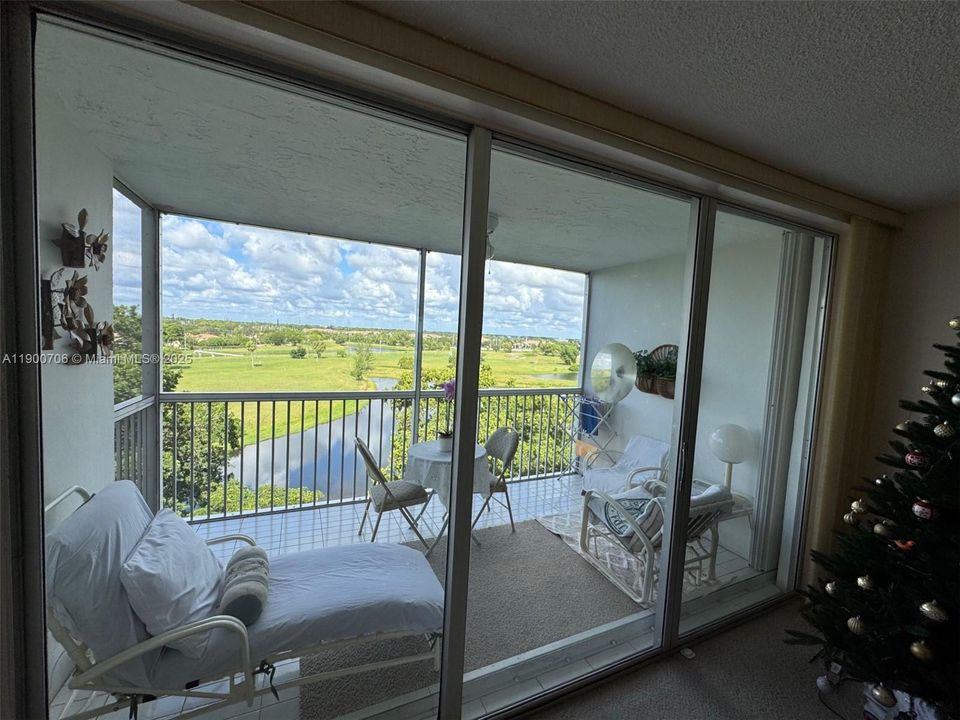 合同活跃: $179,990 (2 贝兹, 2 浴室, 1064 平方英尺)