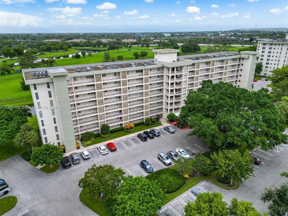 合同活跃: $179,990 (2 贝兹, 2 浴室, 1064 平方英尺)