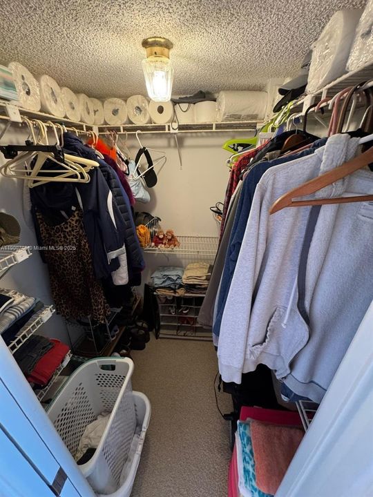 合同活跃: $179,990 (2 贝兹, 2 浴室, 1064 平方英尺)